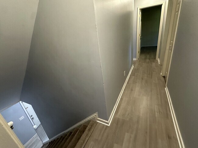 Building Photo - For Rent: Charming 4-Bedroom Colonial in C...