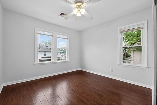 Building Photo - 12 E Albertson Ave