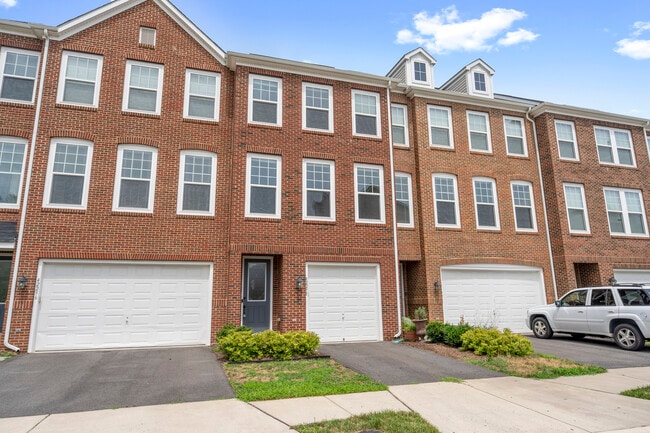 Building Photo - 42298 Lancaster Woods Sq