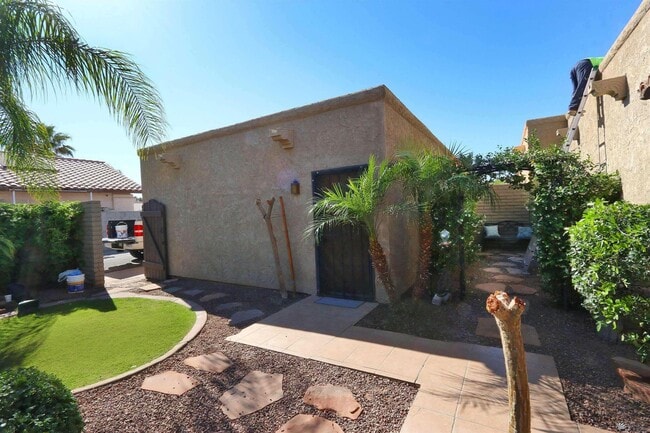 Building Photo - 3533 S Cholla Dr