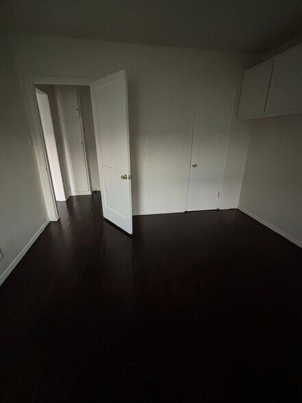 Building Photo - 318 E 99th St