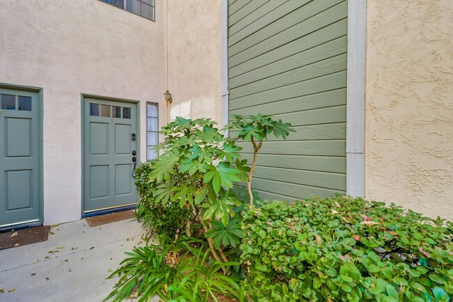 Building Photo - 3 bed, 2.5 bth, CONDO in ESCONDIDO