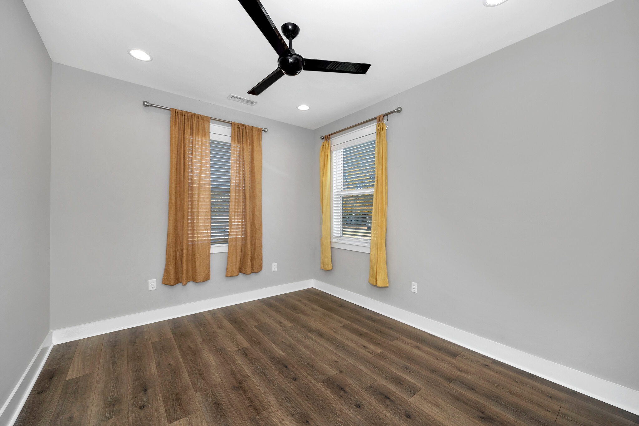 Building Photo - 2907 8th Ave SW