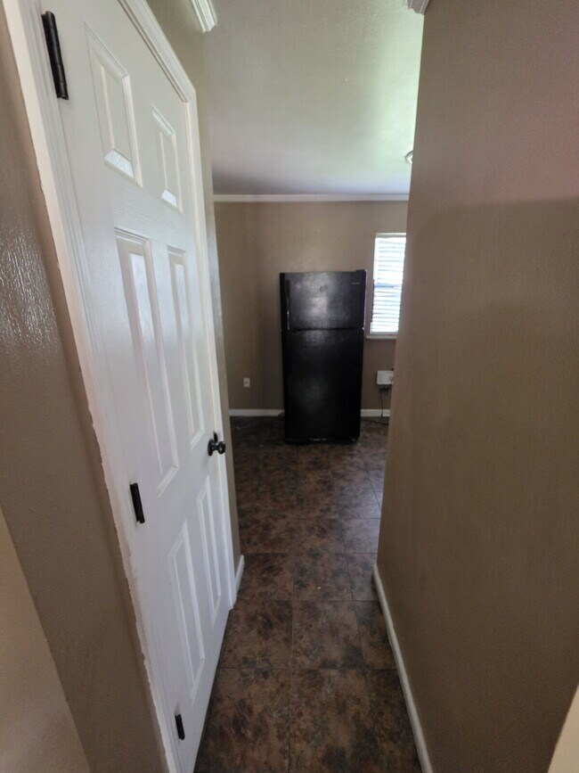 Building Photo - 3-Bedroom Retreat in Blytheville – Cozy 884 Sq Ft Home on Mayfair Lane!