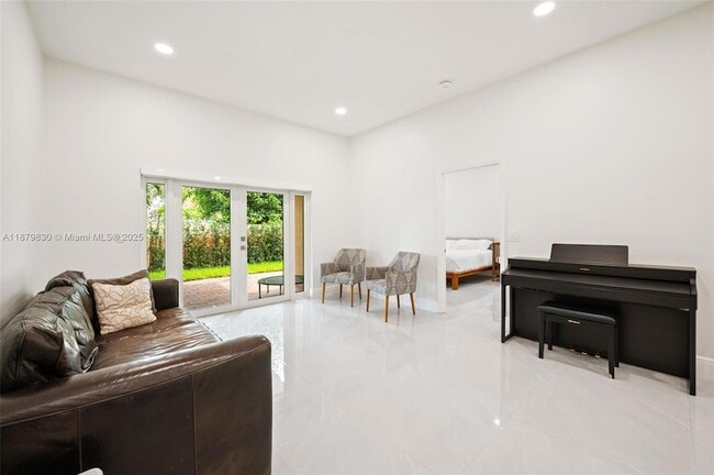 Building Photo - 3103 SW 140th Ave