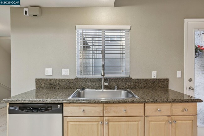 Building Photo - 1035 Alta Mesa Dr