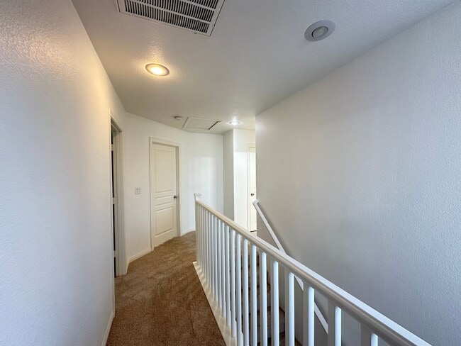 Building Photo - Blue Diamond Springs- & 5B