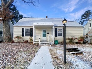 Building Photo - ADORABLE 4 BEDROOM CAPE COD!