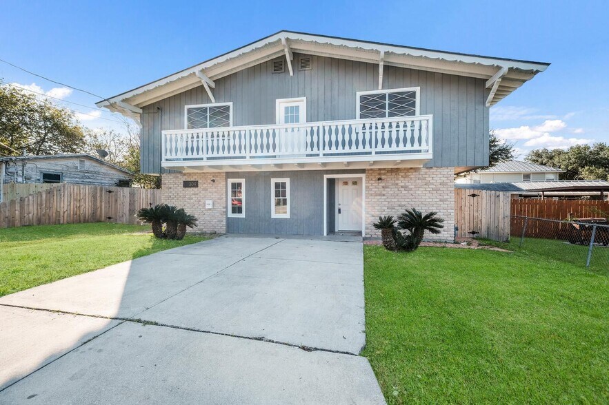Building Photo - Beautifully updated San Antonio home by Bo...