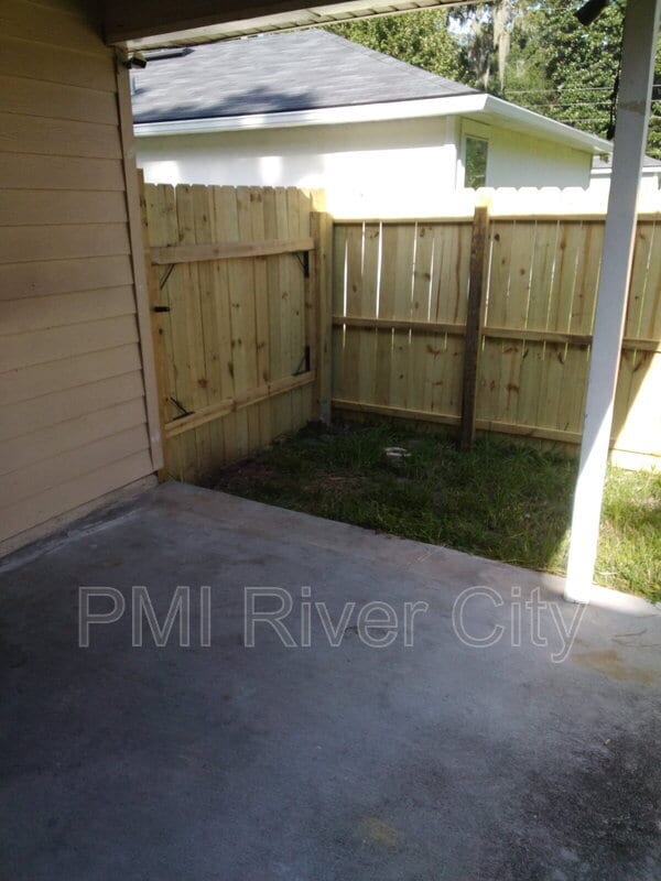 Building Photo - 818 Filmore Ln