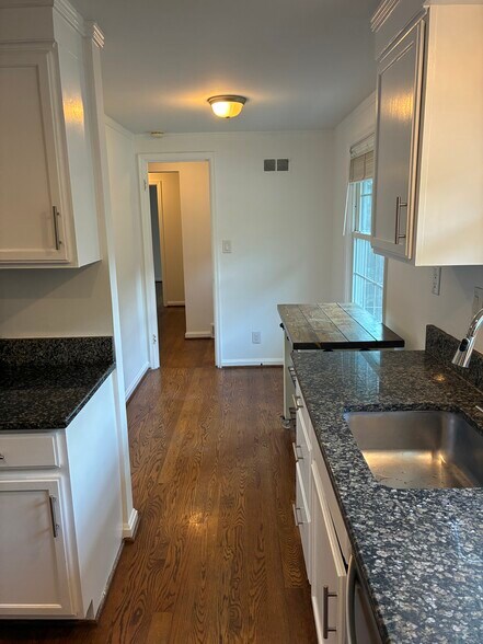 Building Photo - 3209 W 72nd St
