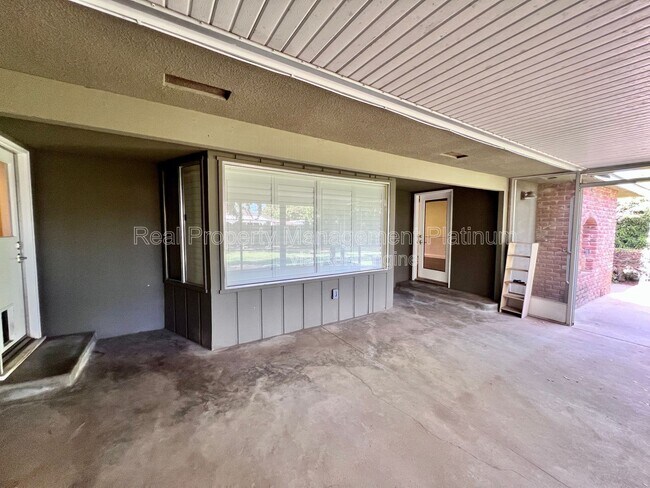 Building Photo - 1111 W San Jose Ave