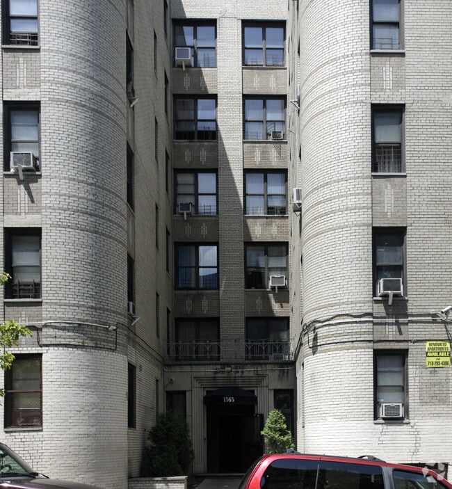 Entrance - 1565 Townsend Ave