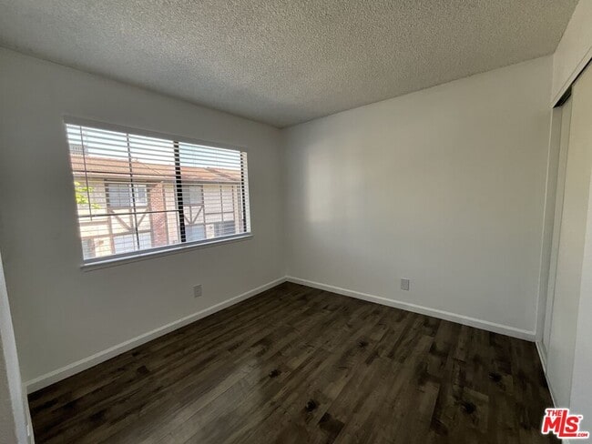 Building Photo - 142 E Merrill Ave