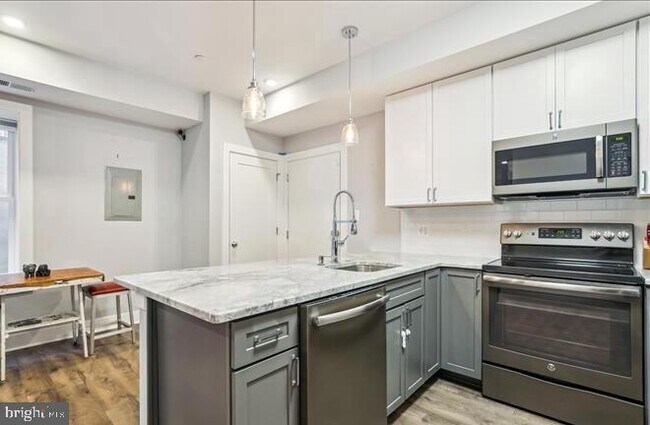 Building Photo - 1340 Nicholson St NW