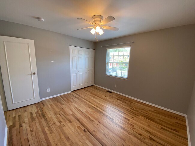 Building Photo - River-front condo