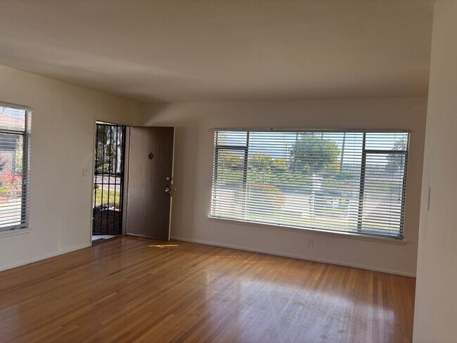 Building Photo - 215 S Baldwin Ave