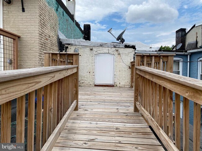 Building Photo - 229 S Ann St