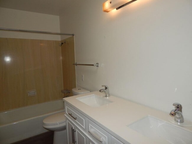 Building Photo - 995 N Caribe Ave