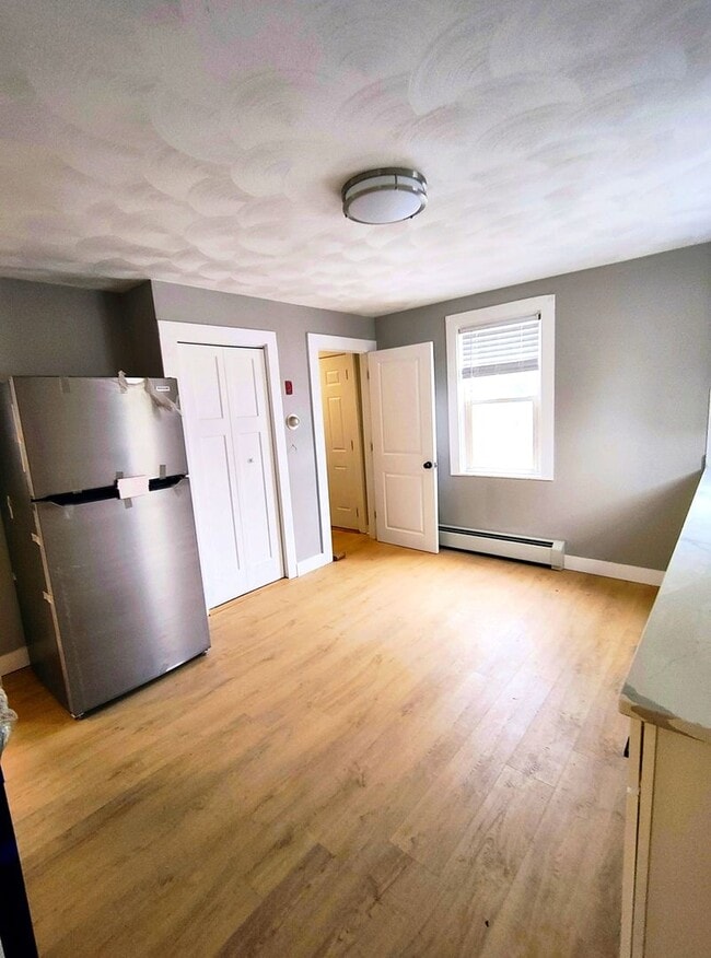 Building Photo - ****Pawtucket/Woodlawn Single Family - $2,...