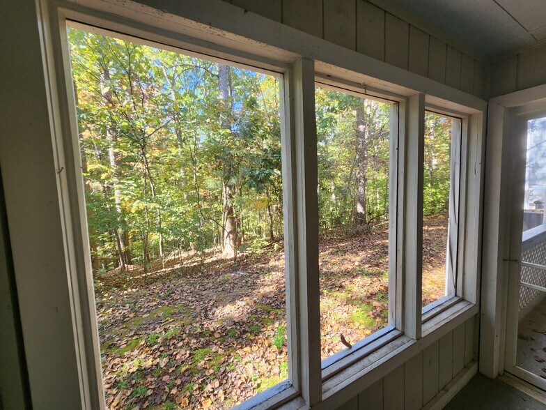 Building Photo - 4000 Riverlook Pky SE