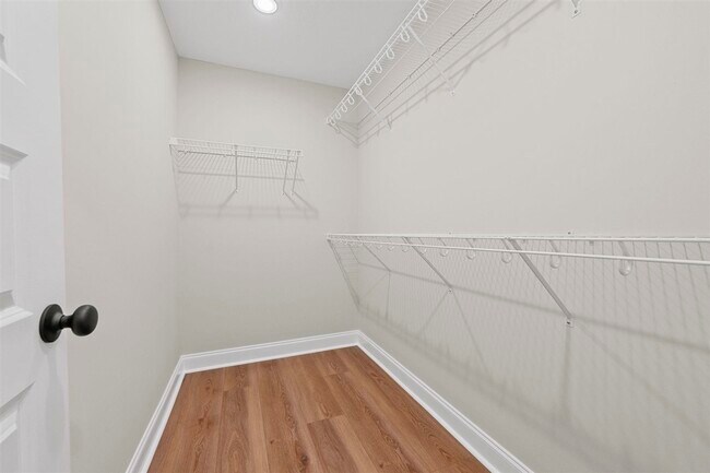 Building Photo - 722 Sheldrake Ln