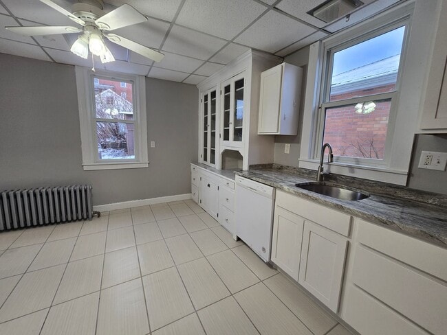 Building Photo - Beautiful Home Available NOW! - Penn Trafford SD