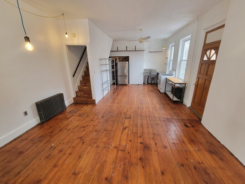 Building Photo - 247 E Allen St