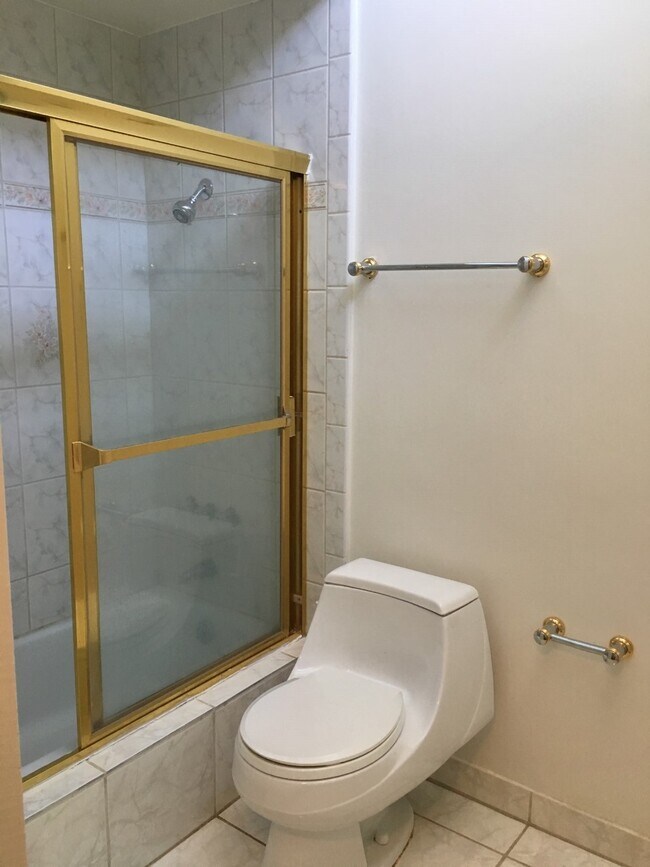Upstairs Bathroom with Shower and Tub - 17218 Escalon Dr