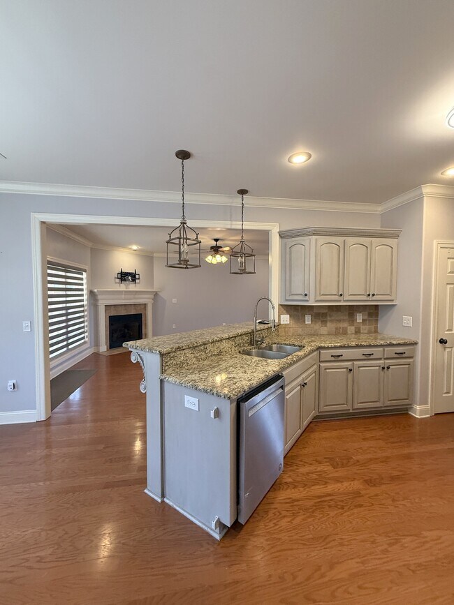 Building Photo - 118 Crystal Lake Dr