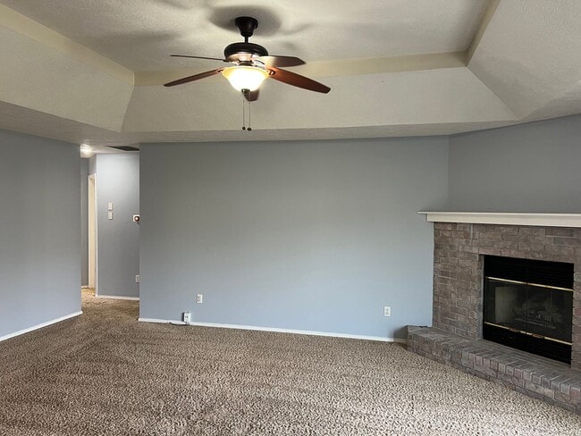 Building Photo - Quiet 3Bed / 2Bath in Springfield