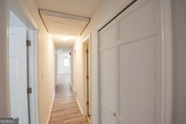 Building Photo - 98 Woodvalley Dr