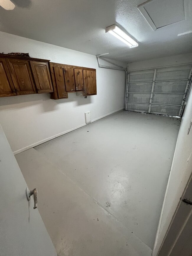 Building Photo - Annual Rental ** Newly Updated 2 Bed / 1.5 Bath Single Family - Tile Floor / Oversized Lanai ** $...