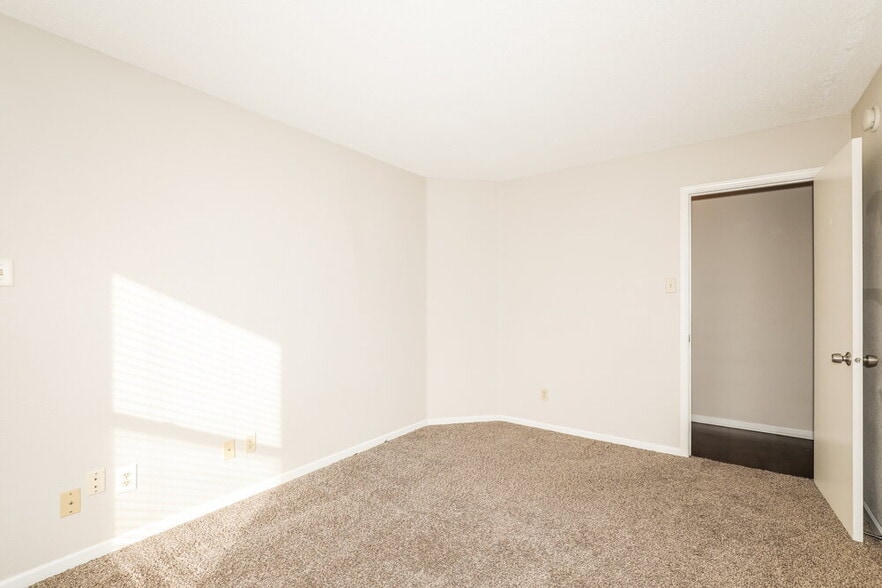 Building Photo - 12820 Freedom Dr