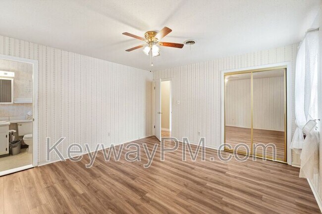 Building Photo - 4537 Shawnee Dr