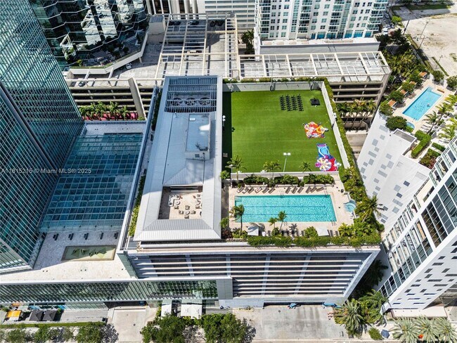 Building Photo - 1395 Brickell Ave