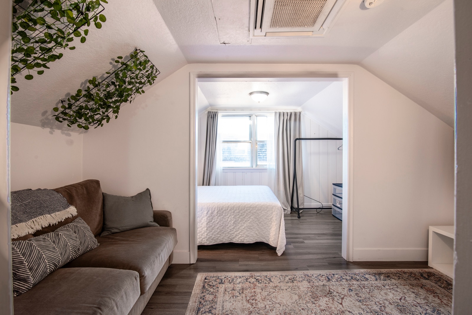 Building Photo - 1895 S 200 E