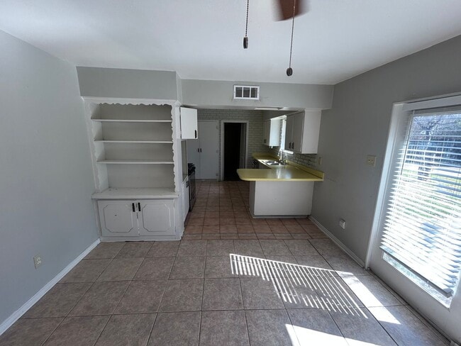 Building Photo - 13324 Shahan Dr