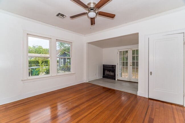 Building Photo - 2-BEDROOM COTTAGE IN TOBIN HILL