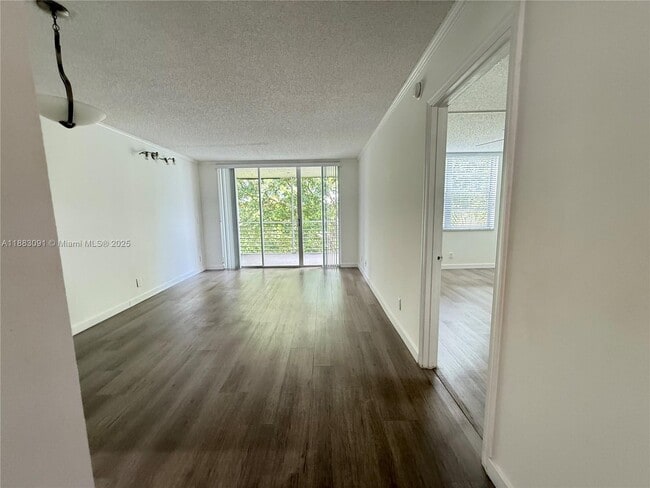 Building Photo - 9235 Lagoon Pl