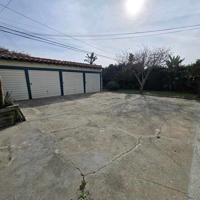 Building Photo - Large upper 2-bedroom Duplex Fairfax area