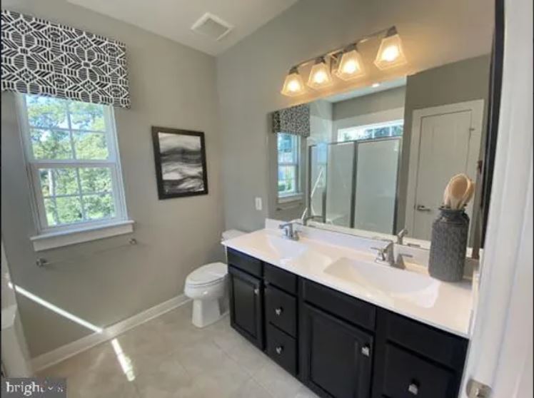 Master Bath - 1018 Rosecroft Ln