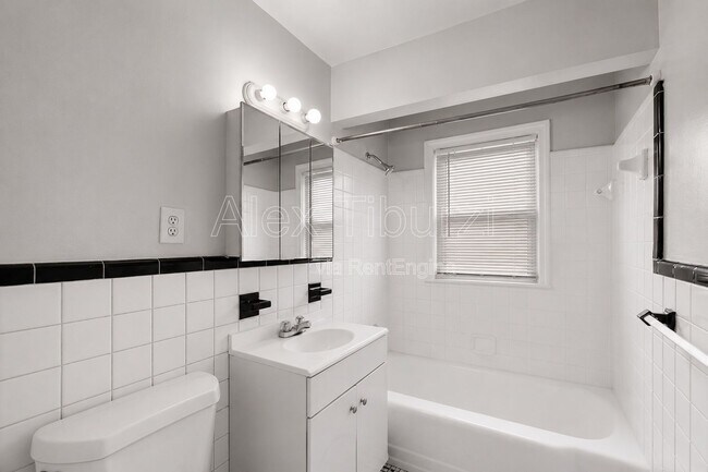 Building Photo - 6301 Lodewyck St