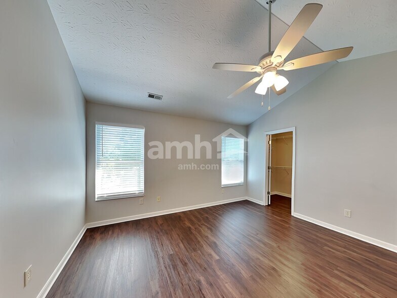 Building Photo - 637 Ellen Dr