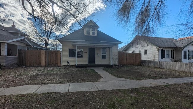 Building Photo - 354 7th Ave E