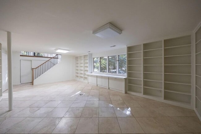 Building Photo - 922 Barton Woods Rd NE