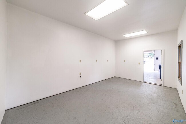 Building Photo - 4313 Garth Rd SE