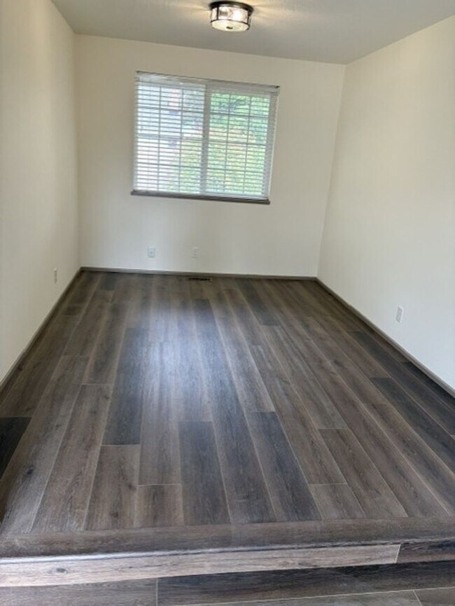 Building Photo - Newly remodeled Thurston  Home