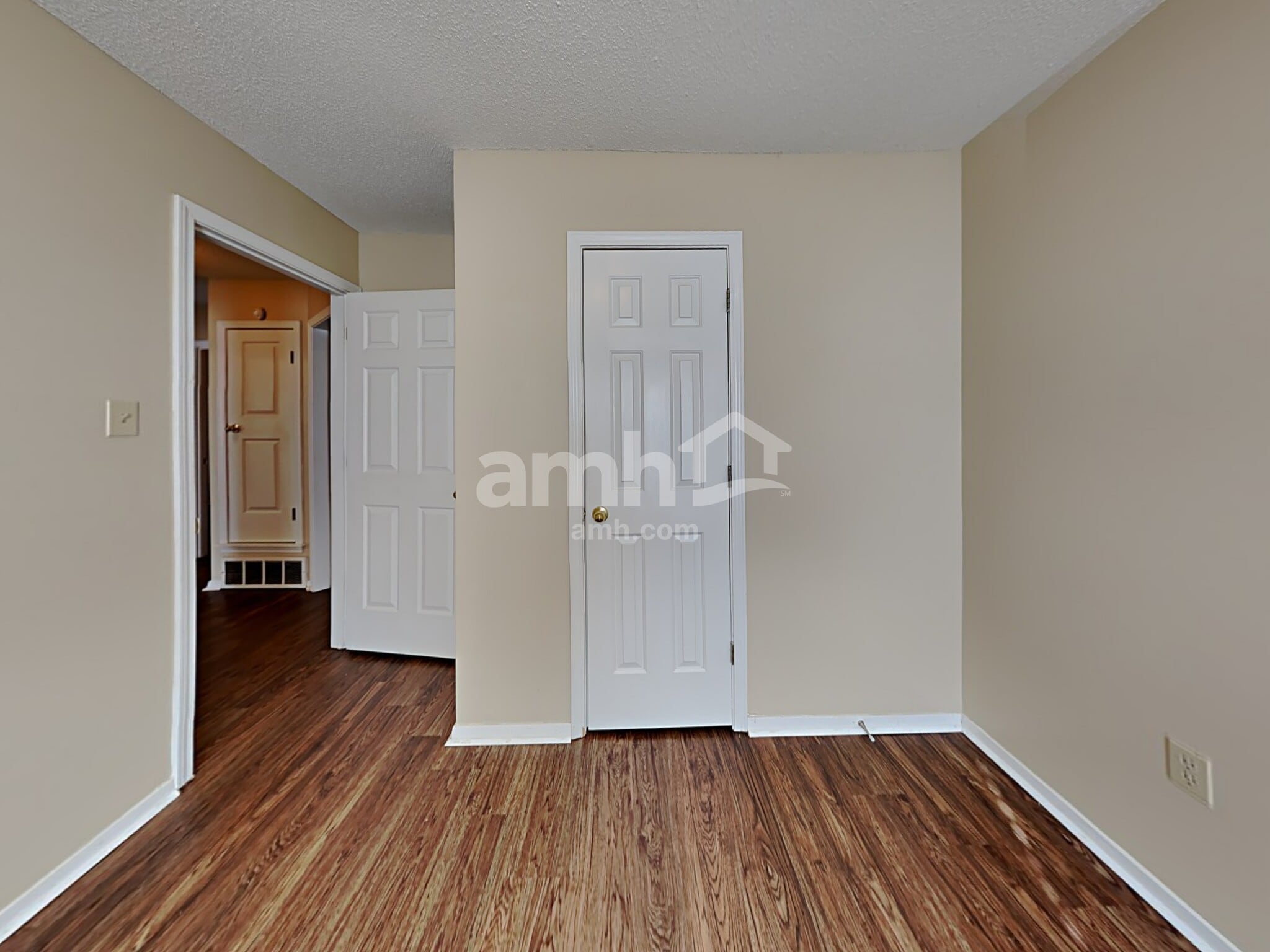 Building Photo - 10452 Kristen Dr S