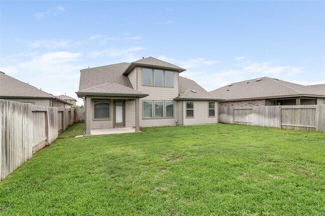 Building Photo - 5611 Cedar Cres Ct